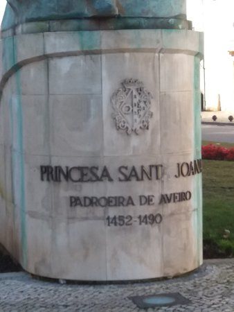 Estatua Princesa Santa Joana